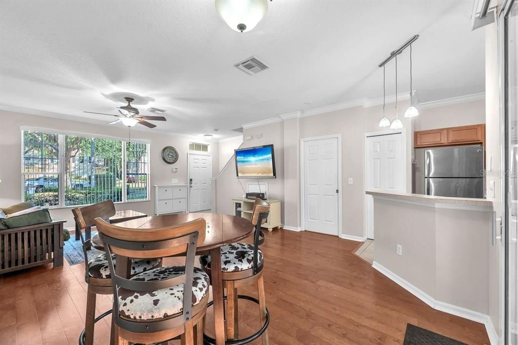 For Rent: $1,750 (2 beds, 1 baths, 1142 Square Feet)