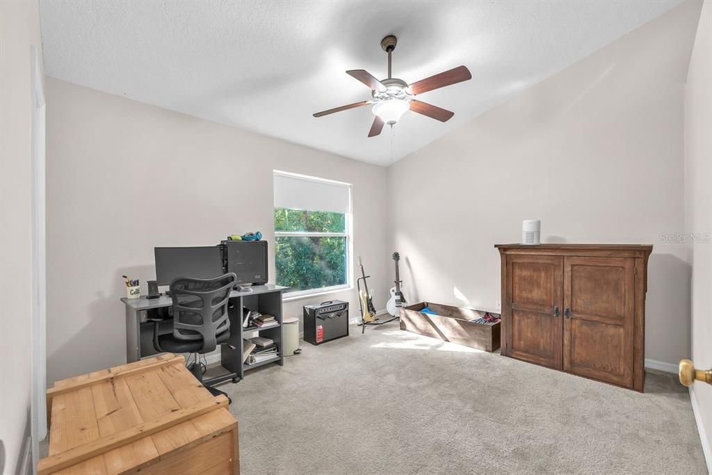 For Rent: $1,750 (2 beds, 1 baths, 1142 Square Feet)