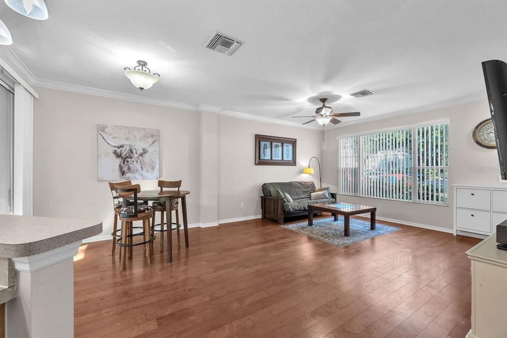 For Rent: $1,750 (2 beds, 1 baths, 1142 Square Feet)