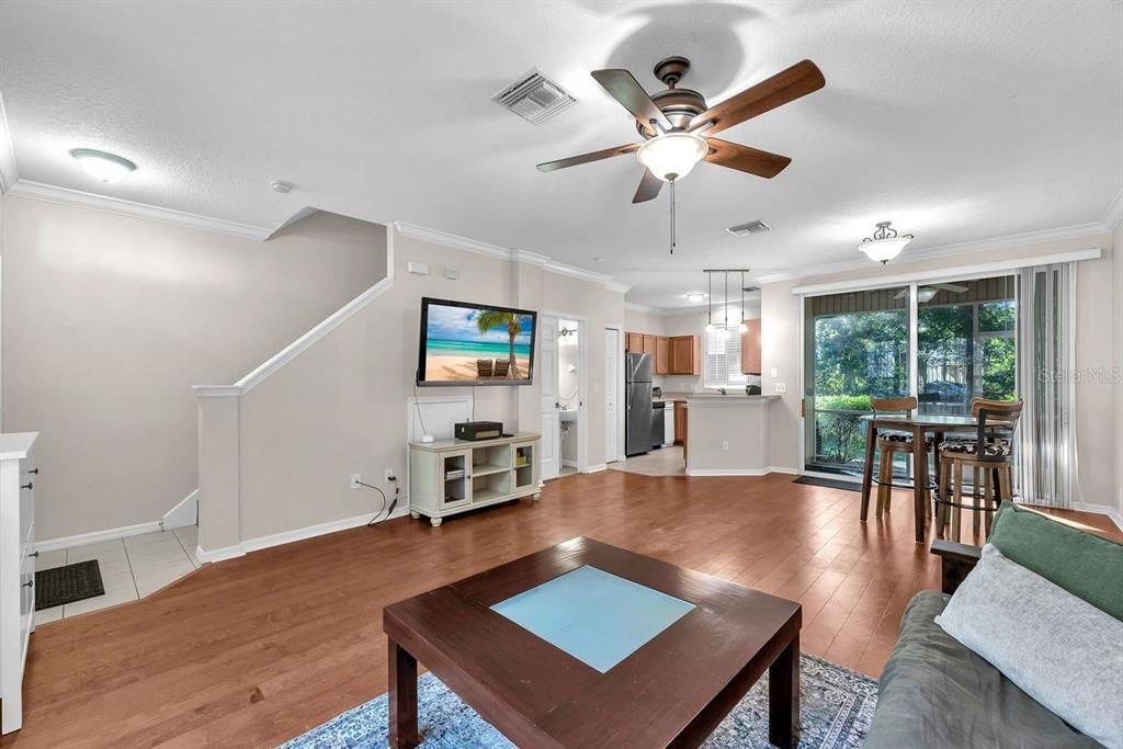 For Rent: $1,750 (2 beds, 1 baths, 1142 Square Feet)