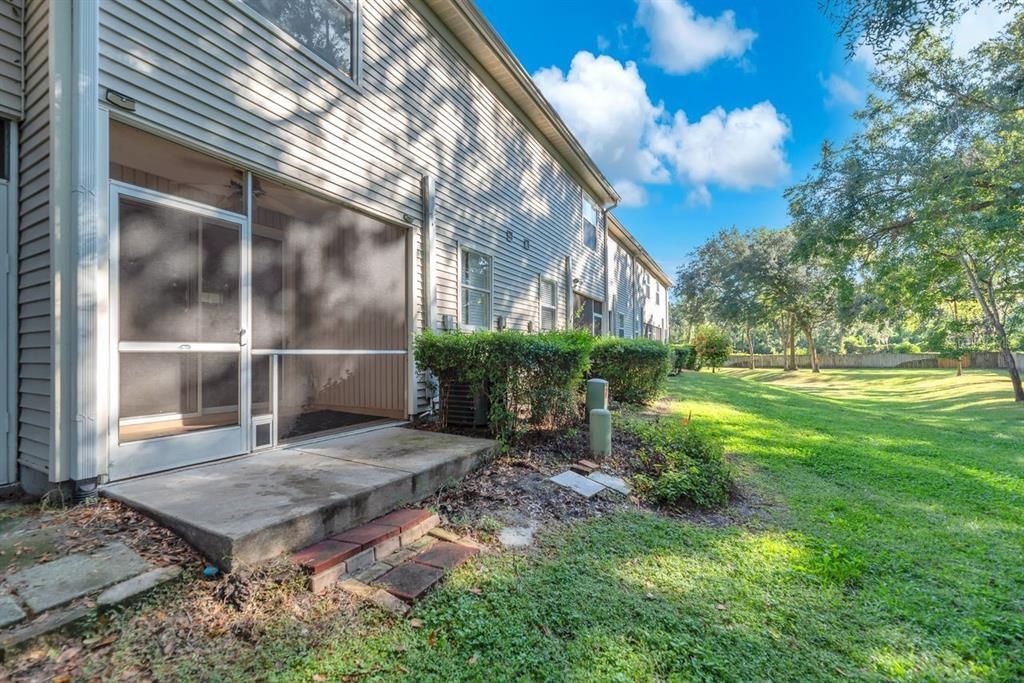 For Rent: $1,750 (2 beds, 1 baths, 1142 Square Feet)