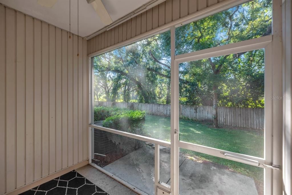 For Rent: $1,750 (2 beds, 1 baths, 1142 Square Feet)