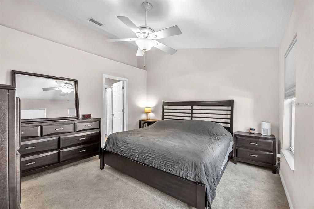 For Rent: $1,750 (2 beds, 1 baths, 1142 Square Feet)