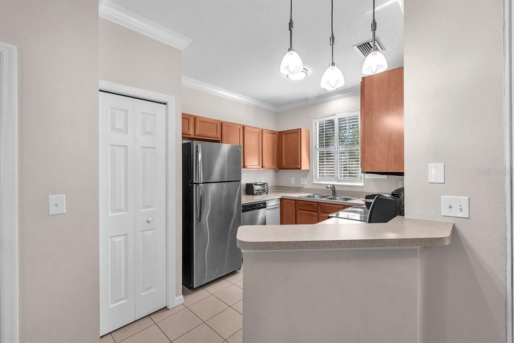 For Rent: $1,750 (2 beds, 1 baths, 1142 Square Feet)