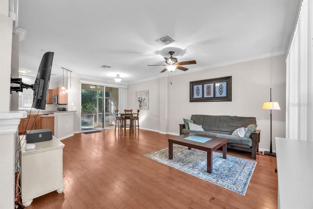 For Rent: $1,750 (2 beds, 1 baths, 1142 Square Feet)