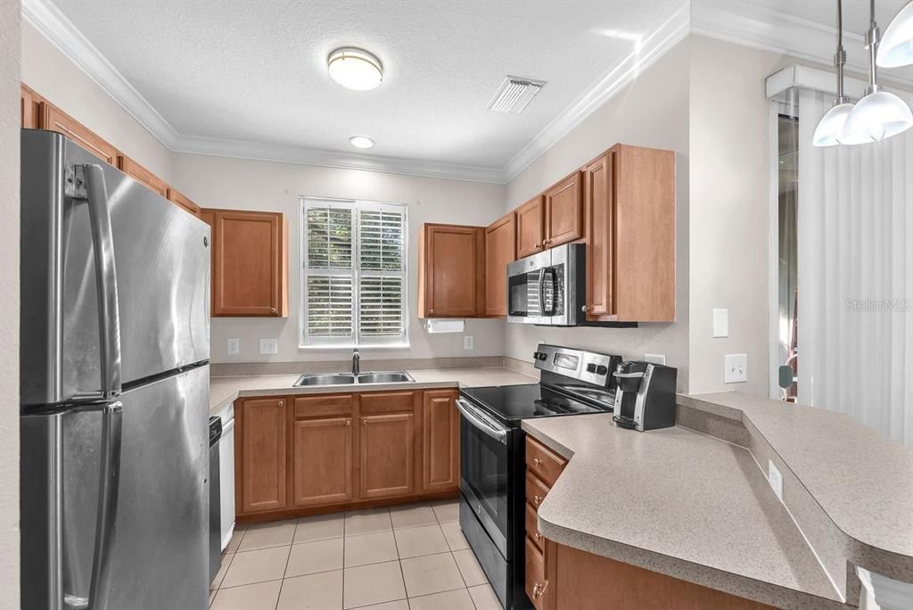 For Rent: $1,750 (2 beds, 1 baths, 1142 Square Feet)