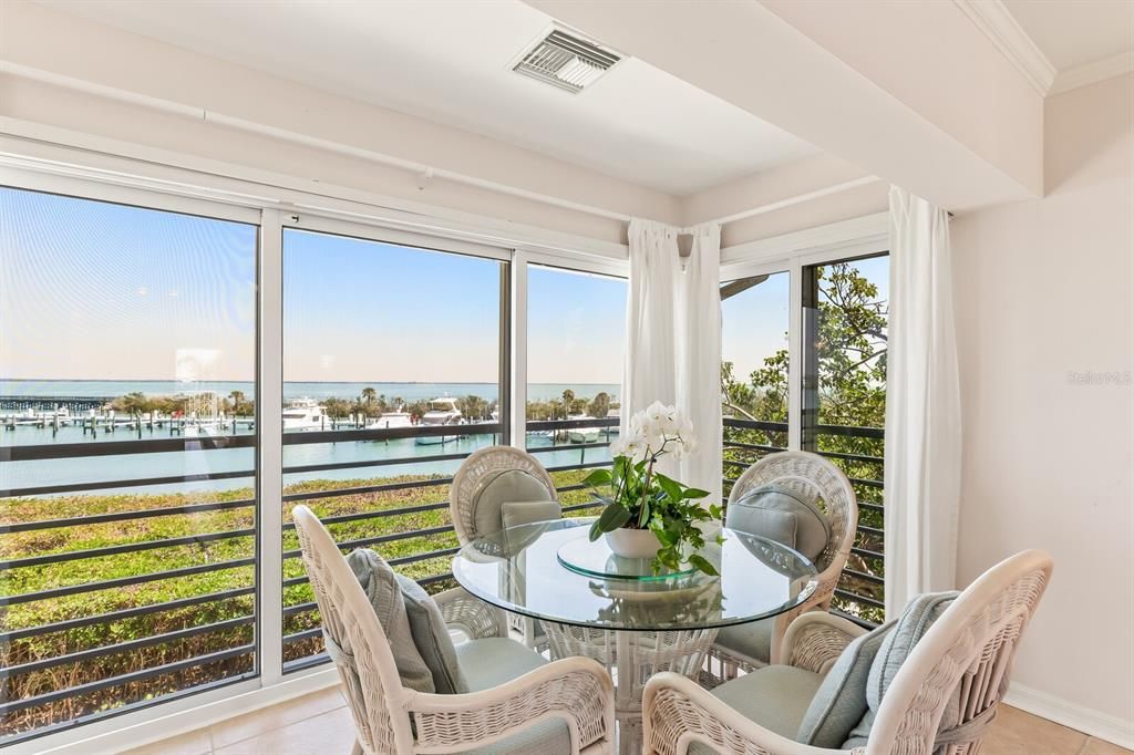 待售: $1,295,000 (2 贝兹, 2 浴室, 1241 平方英尺)