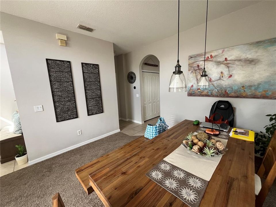 For Rent: $2,317 (4 beds, 2 baths, 1960 Square Feet)