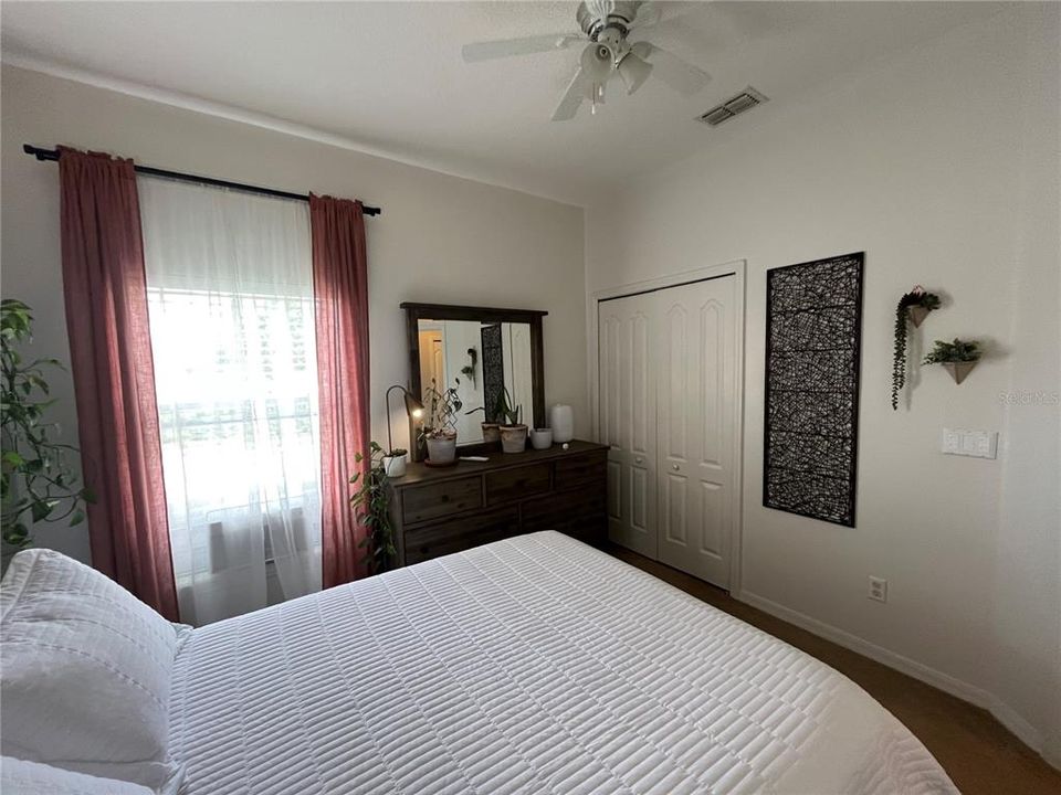 For Rent: $2,317 (4 beds, 2 baths, 1960 Square Feet)