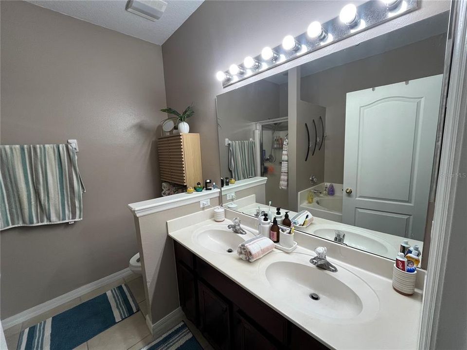 For Rent: $2,317 (4 beds, 2 baths, 1960 Square Feet)