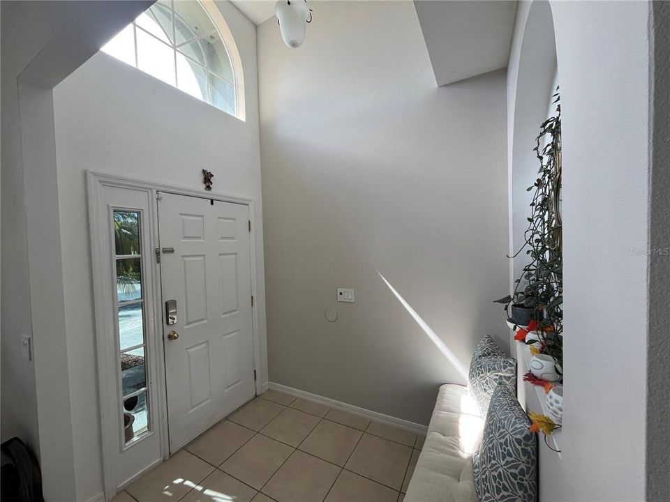 For Rent: $2,317 (4 beds, 2 baths, 1960 Square Feet)