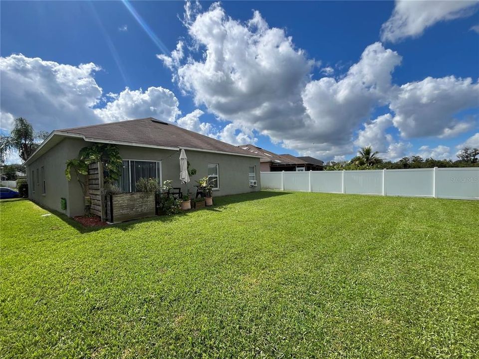 For Rent: $2,317 (4 beds, 2 baths, 1960 Square Feet)