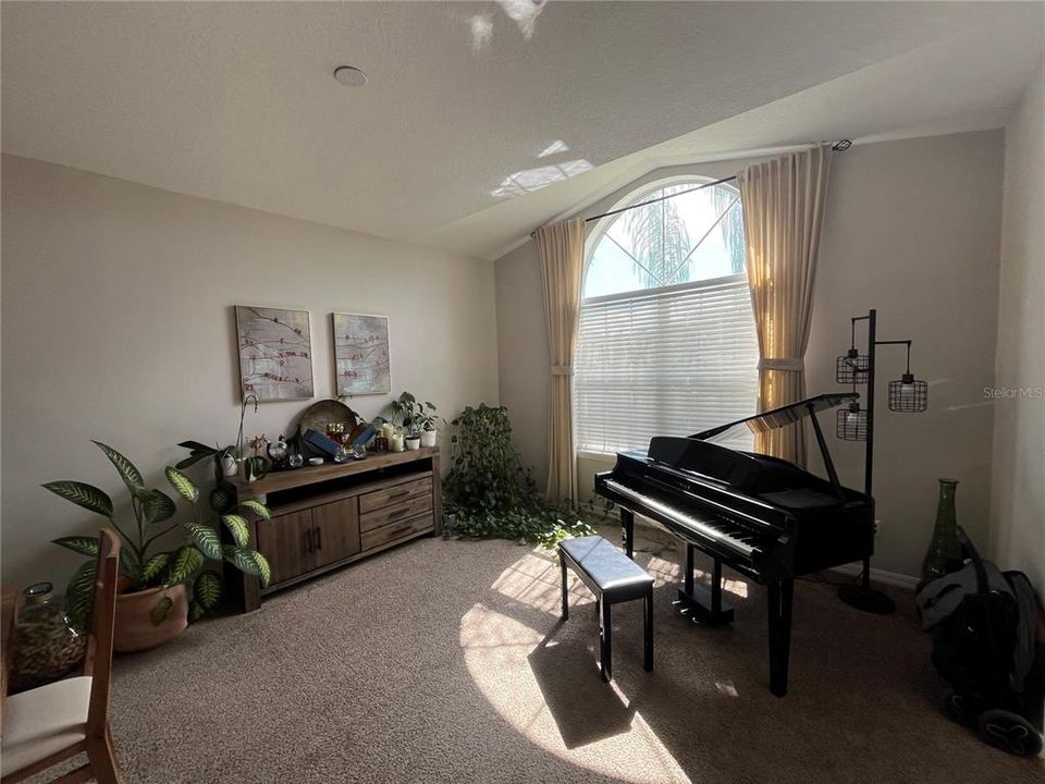 For Rent: $2,317 (4 beds, 2 baths, 1960 Square Feet)