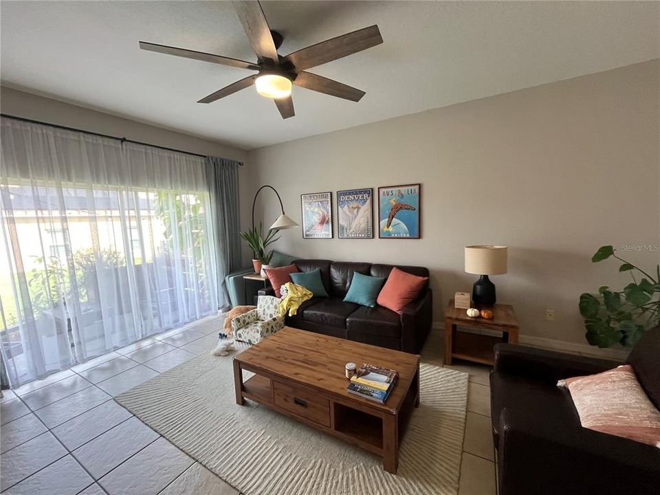 For Rent: $2,317 (4 beds, 2 baths, 1960 Square Feet)