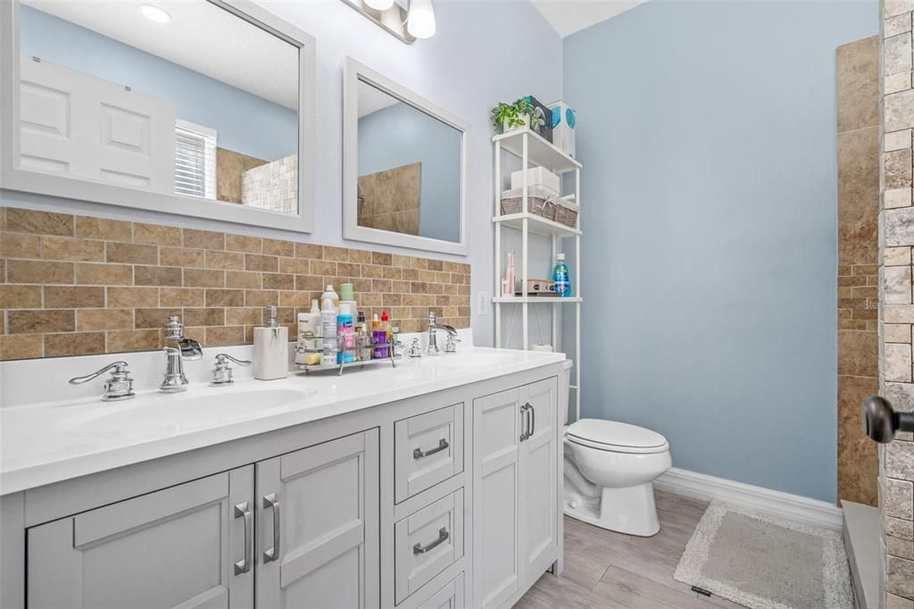 Active With Contract: $399,777 (4 beds, 2 baths, 2328 Square Feet)