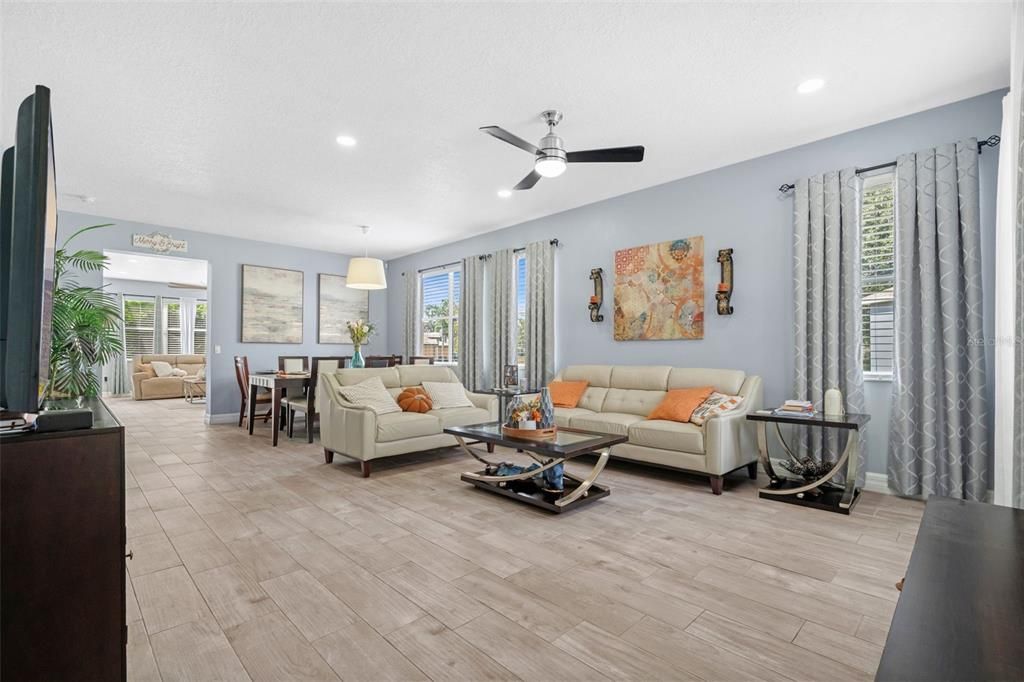 Active With Contract: $399,777 (4 beds, 2 baths, 2328 Square Feet)