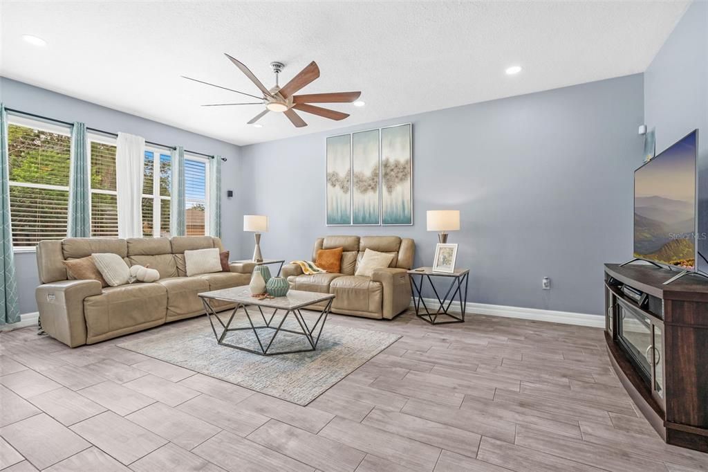 Active With Contract: $399,777 (4 beds, 2 baths, 2328 Square Feet)