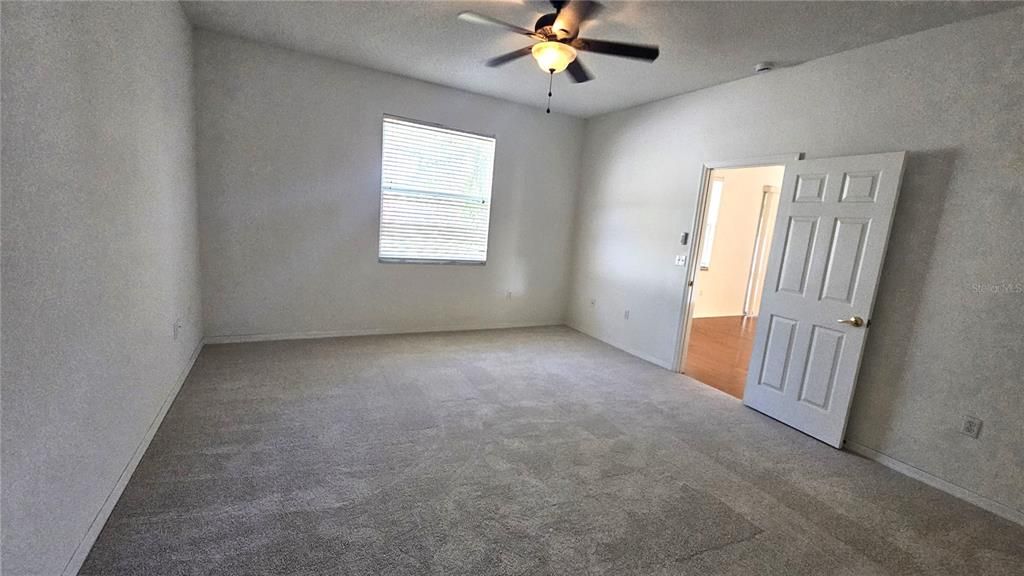 For Sale: $299,999 (4 beds, 2 baths, 1840 Square Feet)