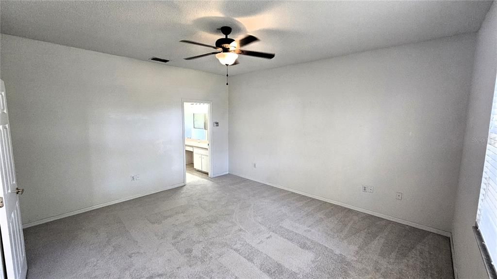 For Sale: $299,999 (4 beds, 2 baths, 1840 Square Feet)