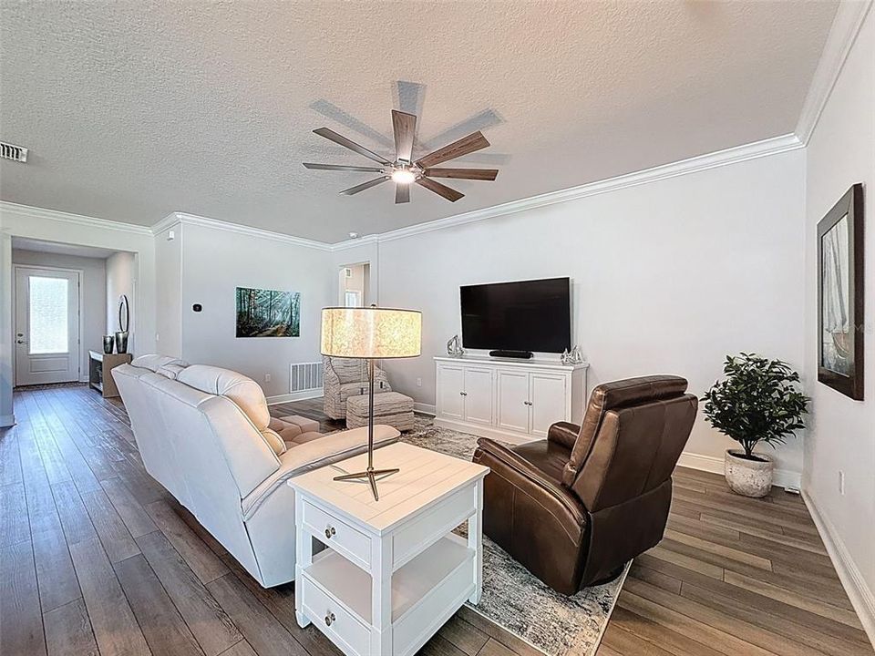 Active With Contract: $518,000 (3 beds, 2 baths, 1987 Square Feet)