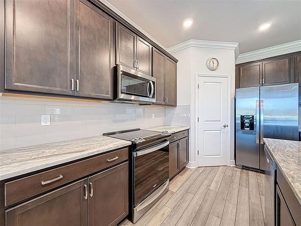 Active With Contract: $518,000 (3 beds, 2 baths, 1987 Square Feet)