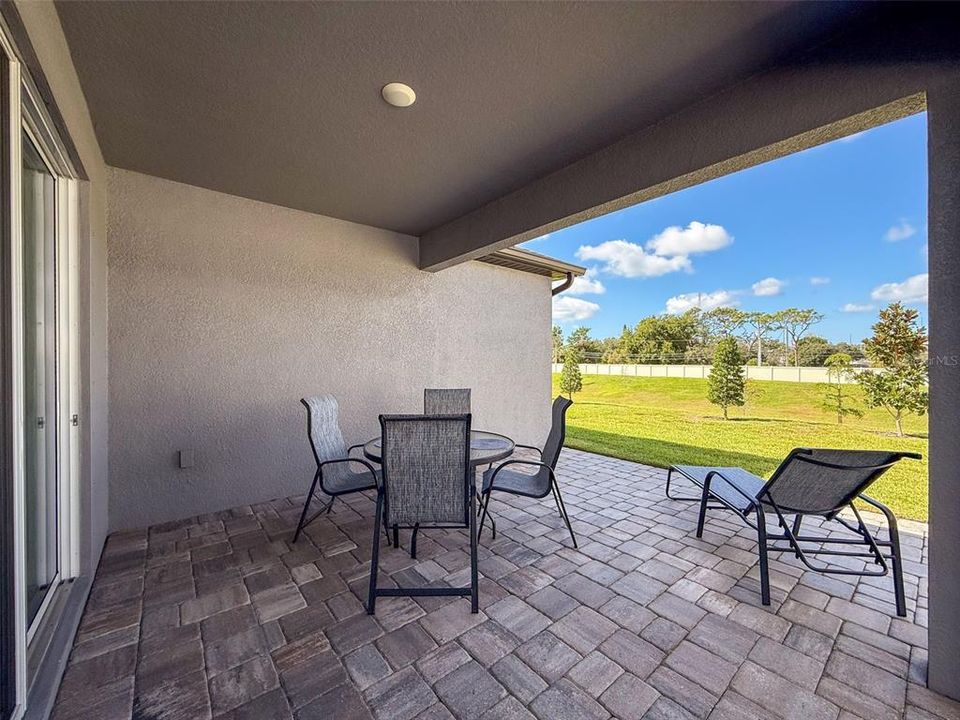 Active With Contract: $518,000 (3 beds, 2 baths, 1987 Square Feet)