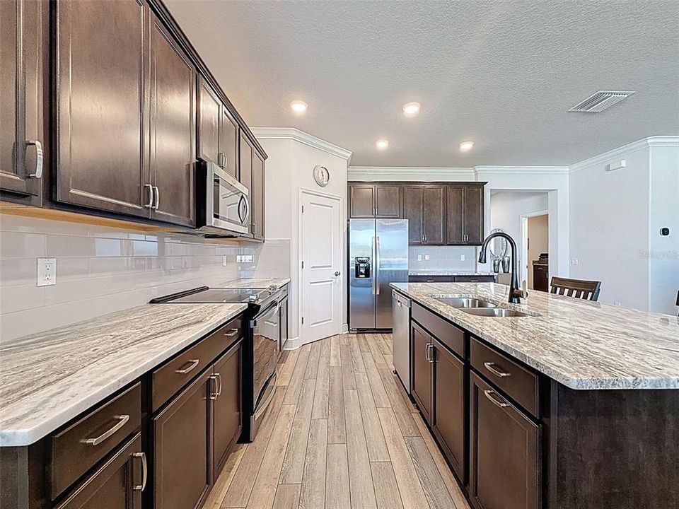 Active With Contract: $518,000 (3 beds, 2 baths, 1987 Square Feet)