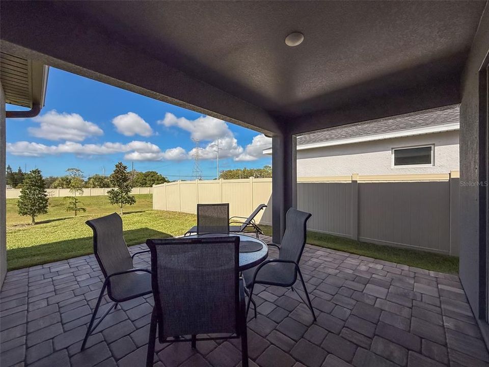 Active With Contract: $518,000 (3 beds, 2 baths, 1987 Square Feet)