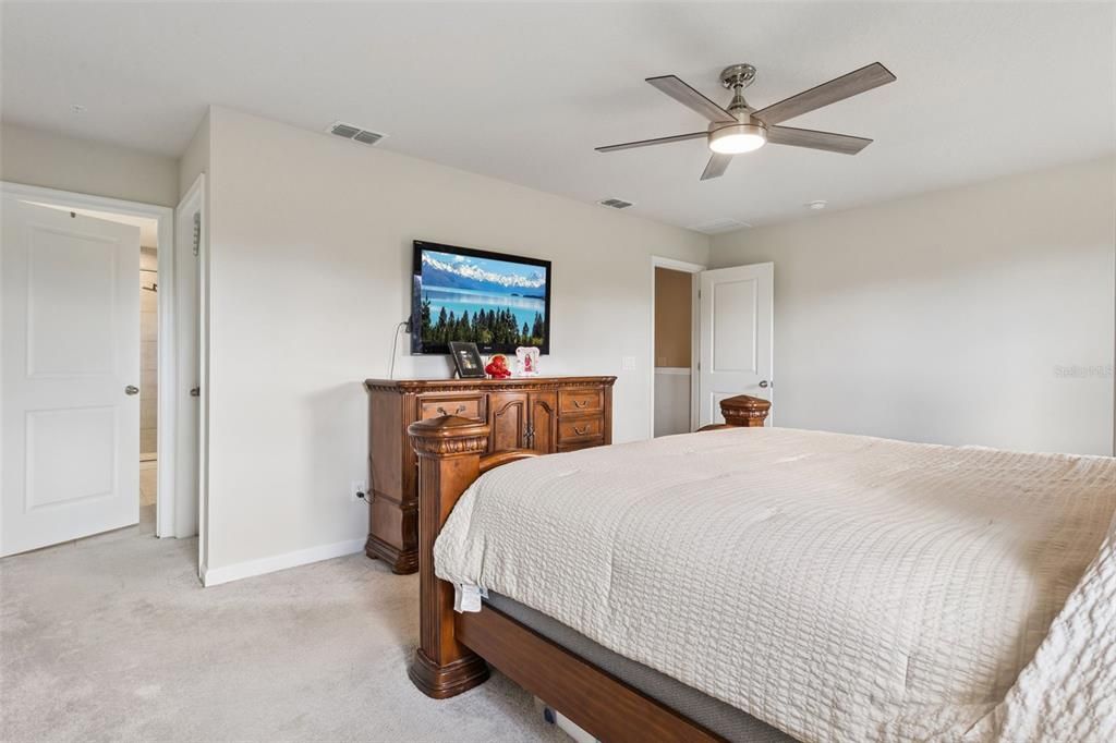 For Sale: $390,000 (3 beds, 2 baths, 1833 Square Feet)