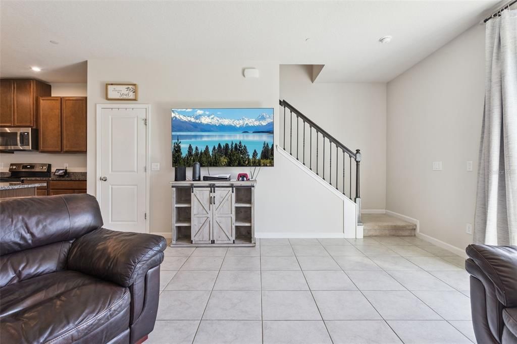 For Sale: $390,000 (3 beds, 2 baths, 1833 Square Feet)