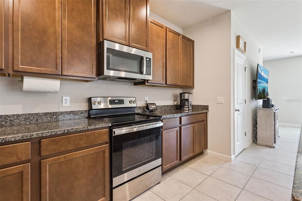 For Sale: $390,000 (3 beds, 2 baths, 1833 Square Feet)