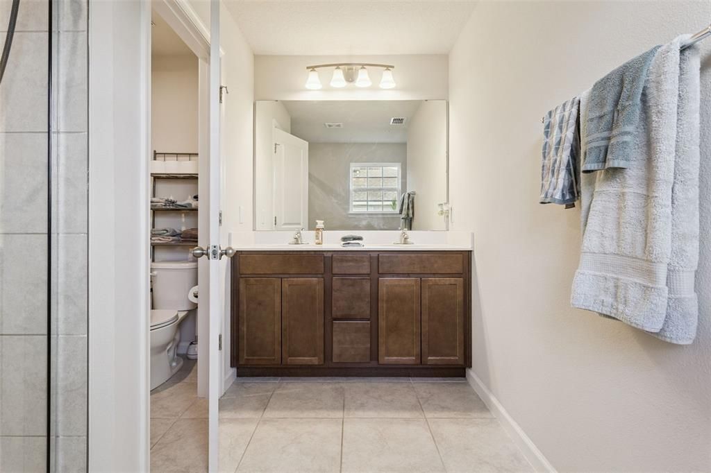 For Sale: $390,000 (3 beds, 2 baths, 1833 Square Feet)