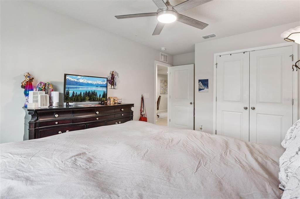 For Sale: $390,000 (3 beds, 2 baths, 1833 Square Feet)