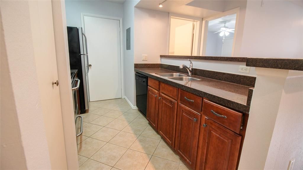 В аренду: $1,595 (2 спален, 2 ванн, 937 Квадратных фут)