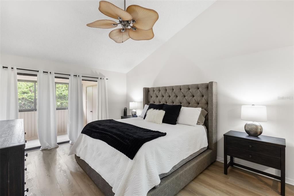 合同活跃: $282,500 (2 贝兹, 2 浴室, 1500 平方英尺)