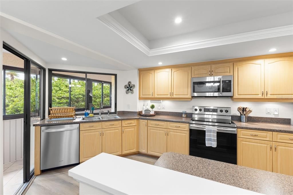 合同活跃: $282,500 (2 贝兹, 2 浴室, 1500 平方英尺)