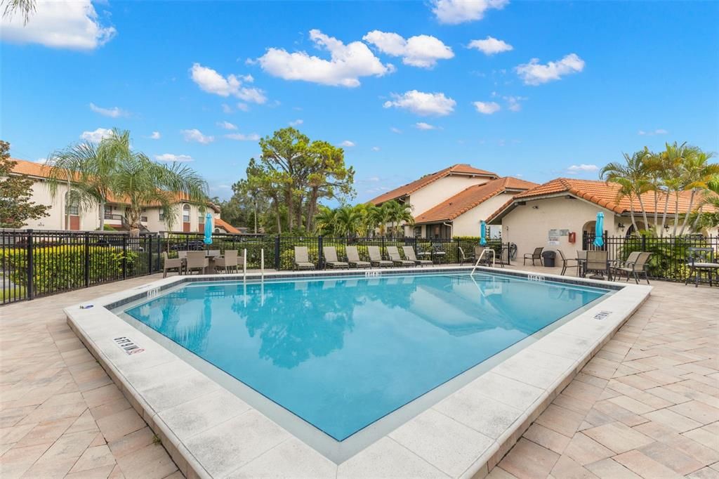 合同活跃: $282,500 (2 贝兹, 2 浴室, 1500 平方英尺)