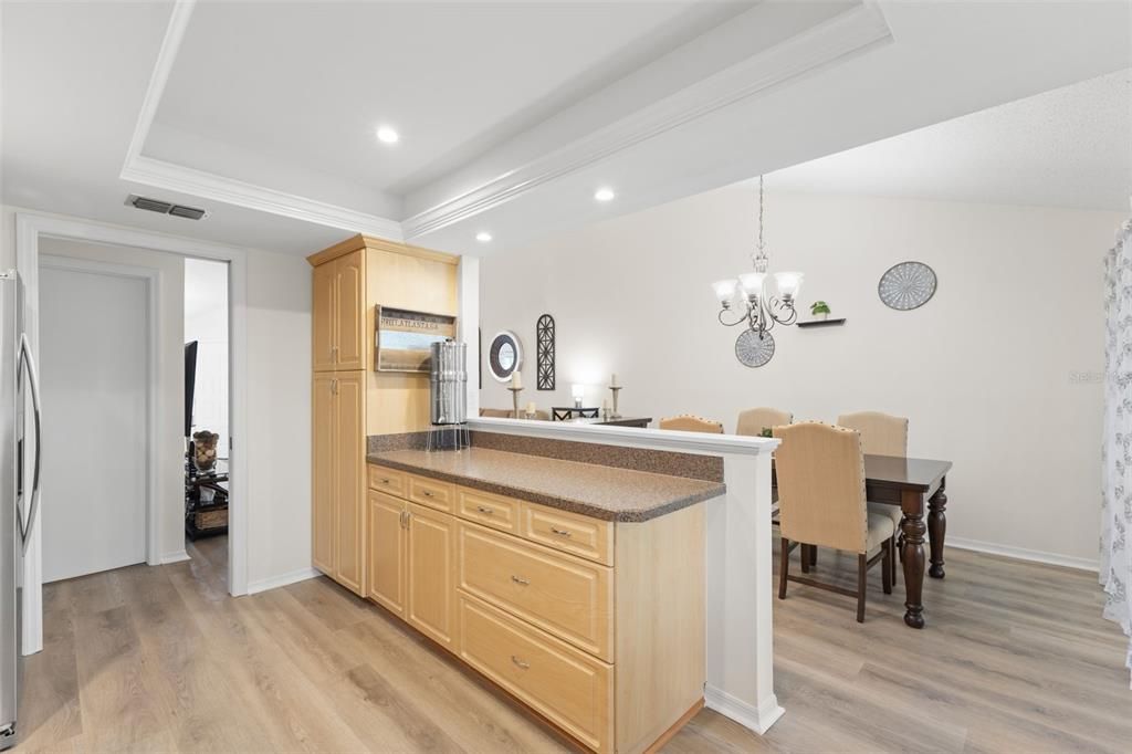 合同活跃: $282,500 (2 贝兹, 2 浴室, 1500 平方英尺)