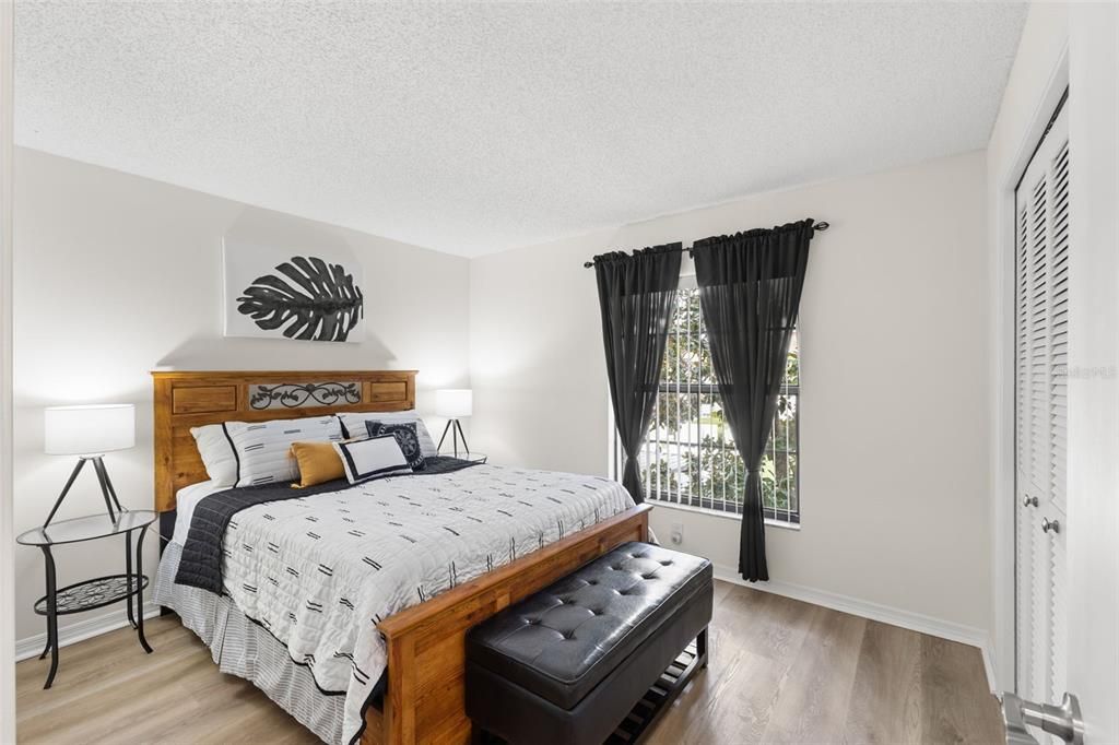 合同活跃: $282,500 (2 贝兹, 2 浴室, 1500 平方英尺)