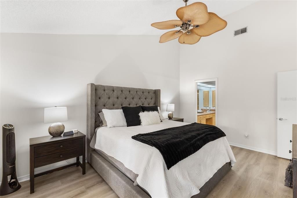 合同活跃: $282,500 (2 贝兹, 2 浴室, 1500 平方英尺)