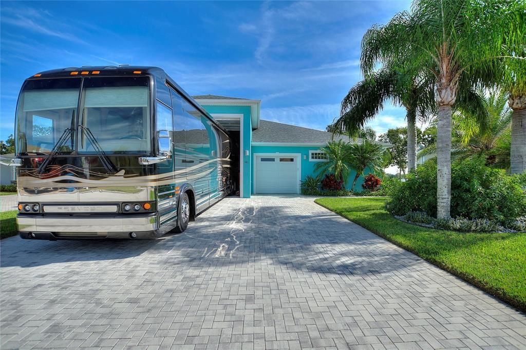 For Sale: $1,300,000 (2 beds, 3 baths, 3936 Square Feet)