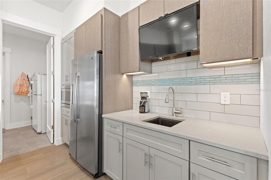 For Sale: $1,300,000 (2 beds, 3 baths, 3936 Square Feet)