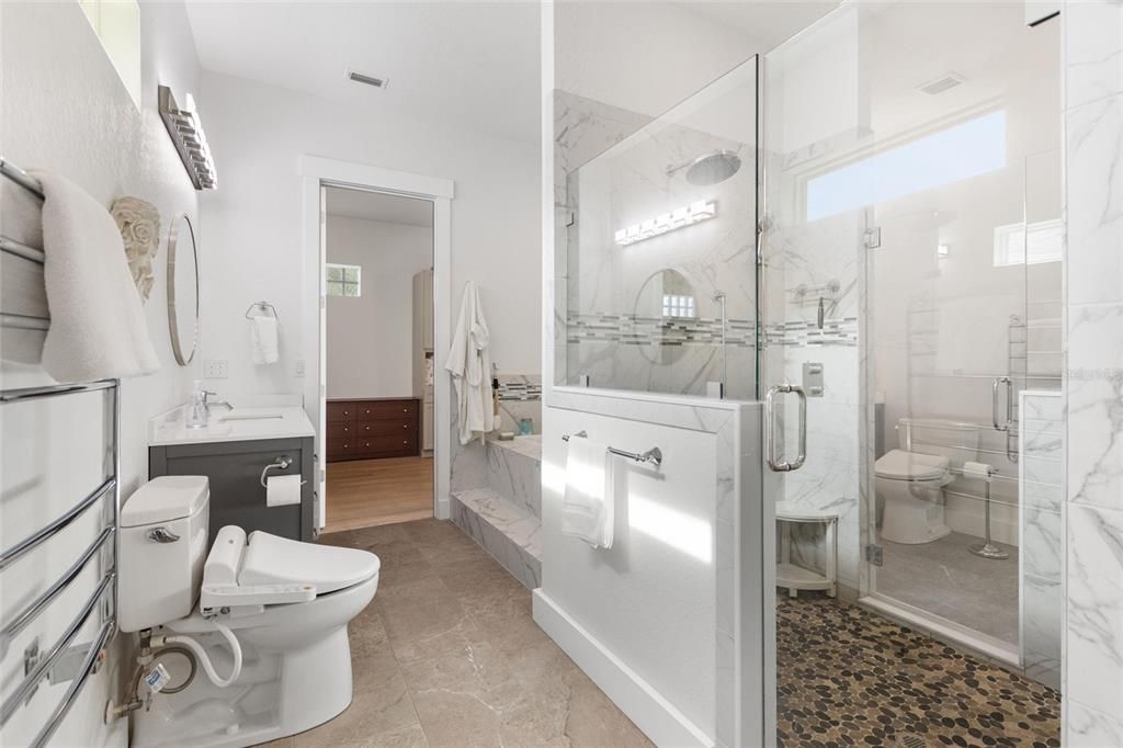 For Sale: $1,300,000 (2 beds, 3 baths, 3936 Square Feet)