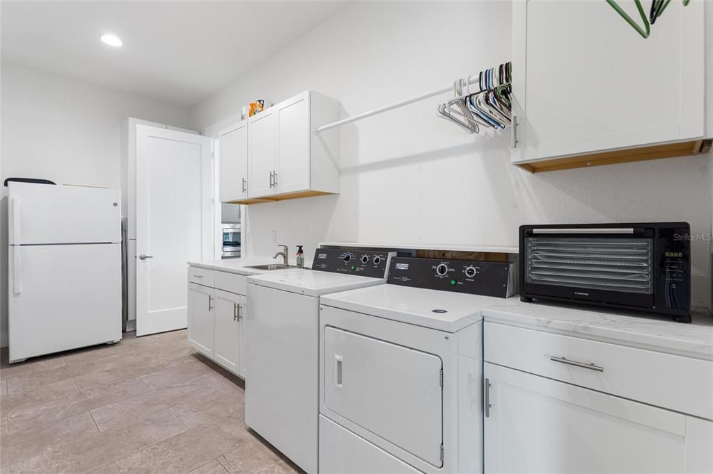 For Sale: $1,300,000 (2 beds, 3 baths, 3936 Square Feet)