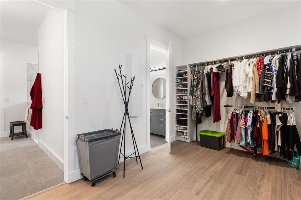 For Sale: $1,300,000 (2 beds, 3 baths, 3936 Square Feet)