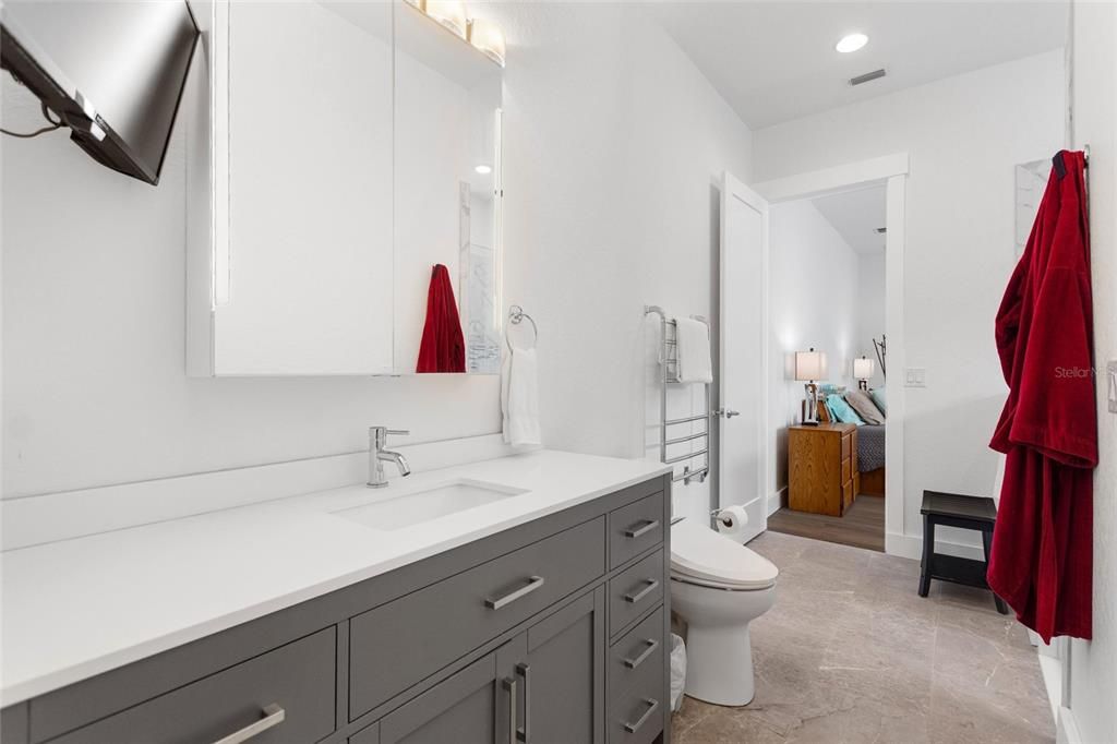 For Sale: $1,300,000 (2 beds, 3 baths, 3936 Square Feet)