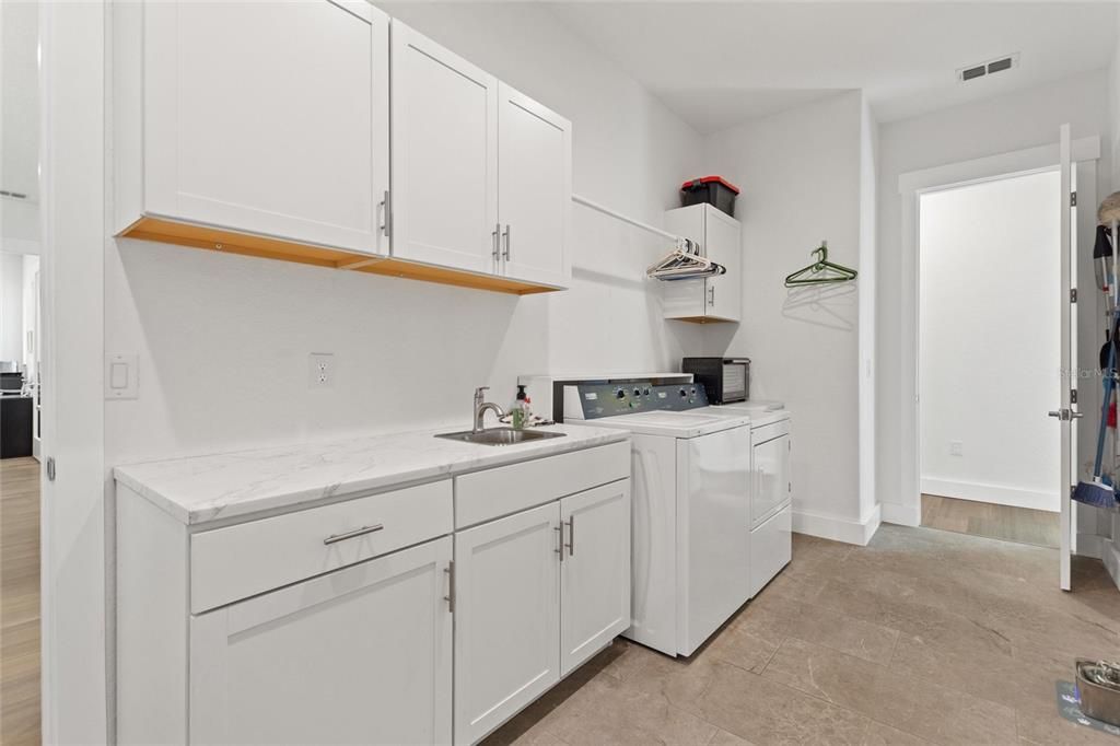 For Sale: $1,300,000 (2 beds, 3 baths, 3936 Square Feet)