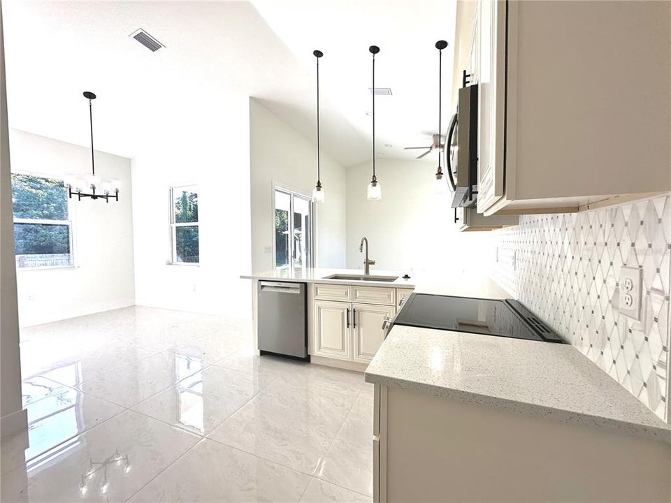 出租: $1,995 (3 贝兹, 2 浴室, 1474 平方英尺)