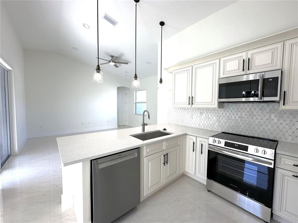 出租: $1,995 (3 贝兹, 2 浴室, 1474 平方英尺)