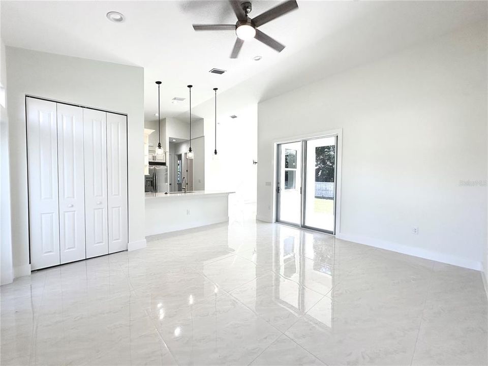 出租: $1,995 (3 贝兹, 2 浴室, 1474 平方英尺)